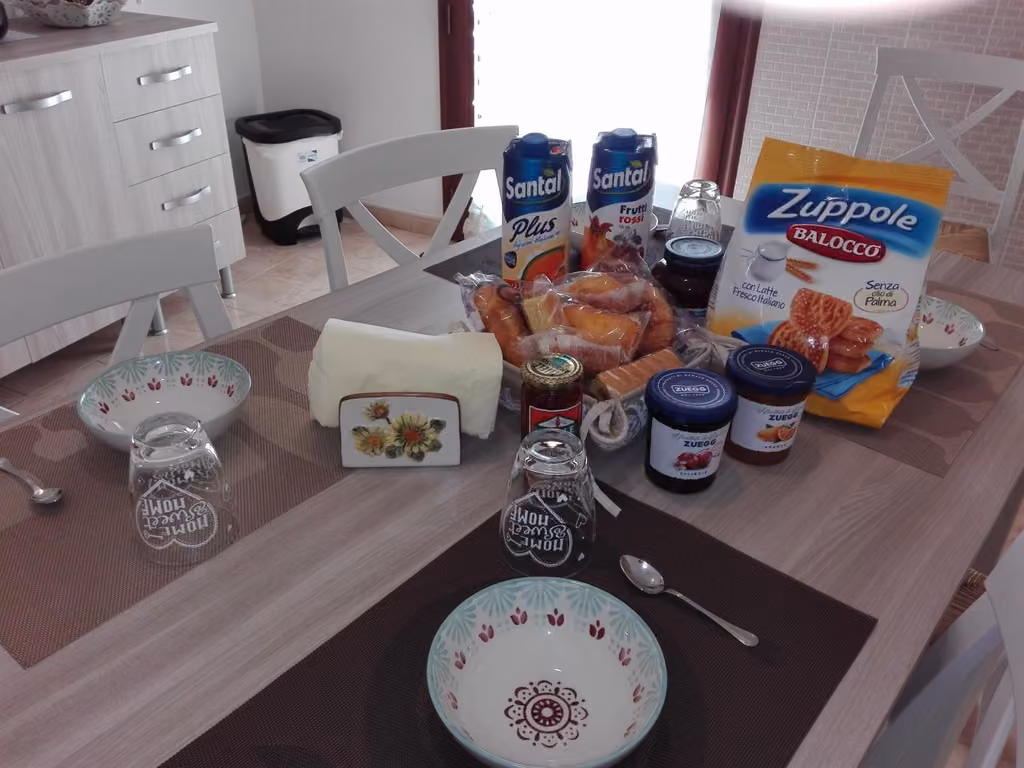 Colazione e specialità locali servite al Melograno B&B